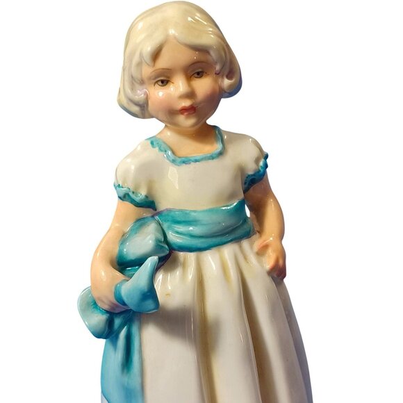 Royal Worcester 1949 Bone China Figurine Monday Child Fair Of Face #3257 England - Picture 4 of 16